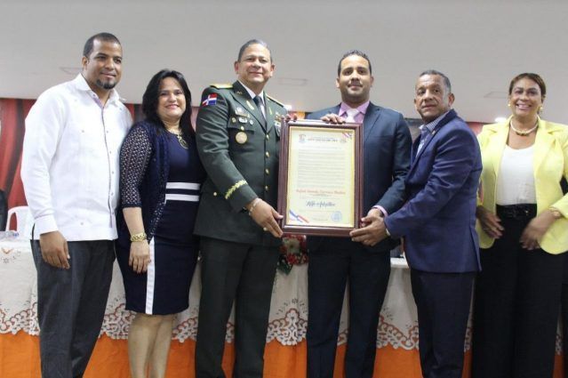 Reconocen al director ejecutivo de la DC como hijo adoptivo de hato mayor del rey