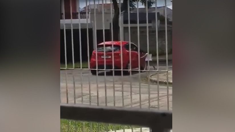 Una mujer abandona a su hija de 5 años en la calle pese a los gritos y acelera su coche