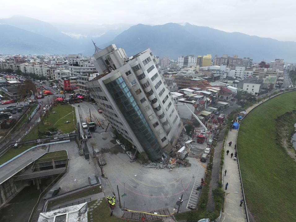 Fuerte terremoto que sacudió a Taiwán deja al menos seis muertos y decenas de desaparecidos