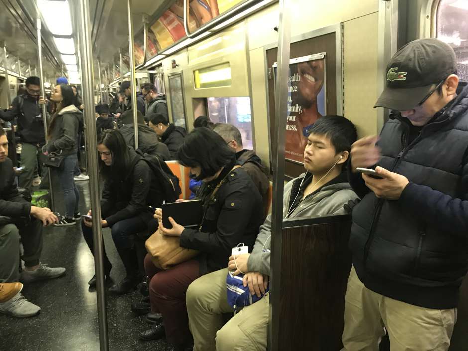 No te puedes dormir en los trenes de NYC