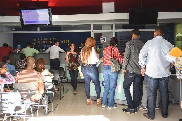Contrataciones Públicas extiende horario; recuerda todos los servicios son gratis