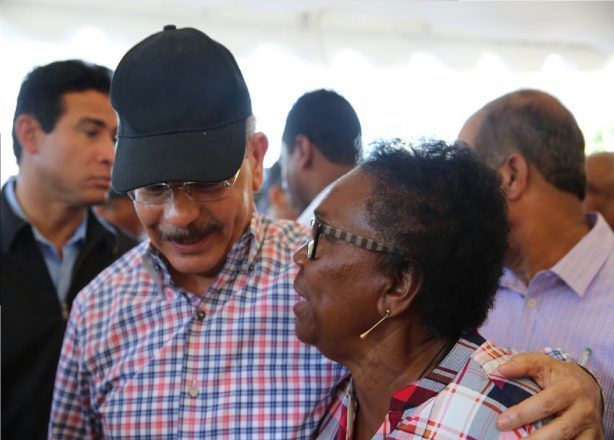Danilo lleva apoyo productores pitahaya Vicente Noble. Garantiza convertirlos en clase media