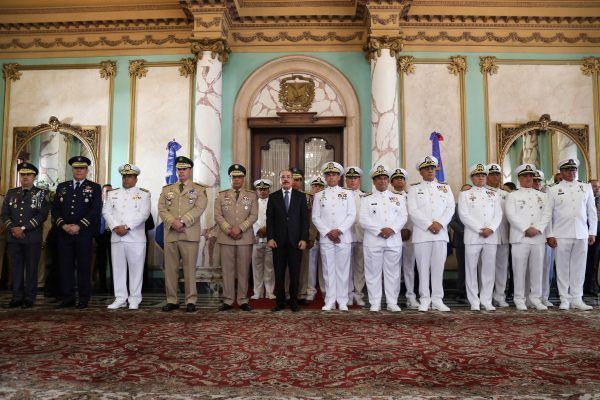 Danilo Medina felicita a las Fuerzas Armadas; les exhorta a continuar apoyando la institucionalidad