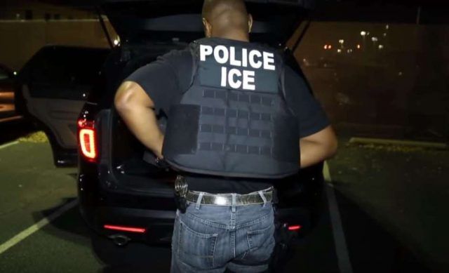 Mujer despechada llamó a ICE para deportar a su exnovio