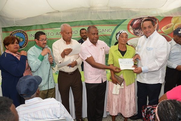 Cañeros de Higüey reciben más de 4 millones de pesos por tercera liquidación zafra 2016-2017