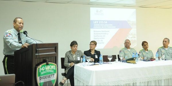 Oficiales superiores y encargados departamentales de la DIGESETT recibe capacitación sobre declaración jurada