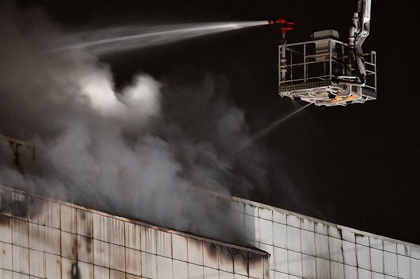 Incendio en un centro comercial ruso deja decenas de muertos y desaparecidos, muchos de ellos niños