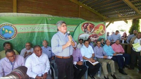 Fernando Rosa y funcionarios gubernamentales dan cumplimiento demandas comunitarias en La Cumbre y Pedro García