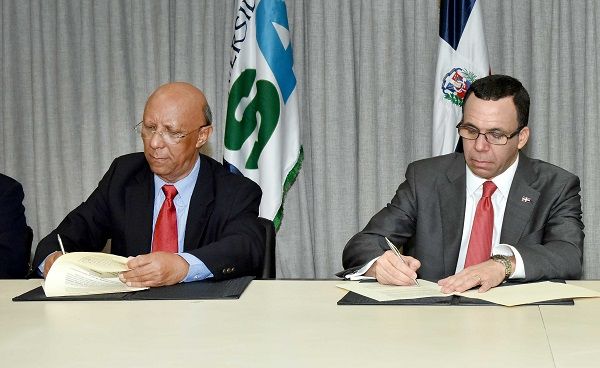 Andrés Navarro firma acuerdo con Universidad ISA para fortalecer programas de la facultad de Educación
