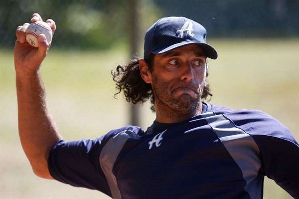 La pelota caliente crece en un país futbolero