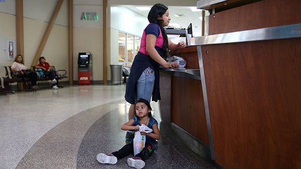 Trump firma un memorando que pone fin a la política migratoria de ‘captura y libera’
