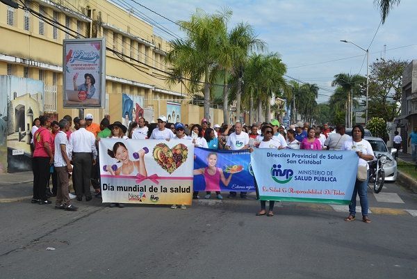 Realizan gran caminata en San Cristóbal en la celebración del Día Mundial por la salud