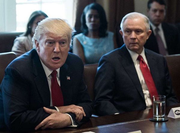 Importante funcionario aliado a Trump contra inmigrantes podría dejar su cargo
