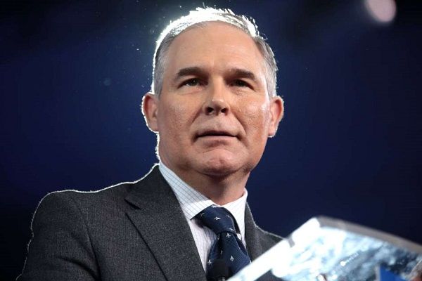 EPA violó ley al instalar cabina de teléfono de $43,000, dice informe