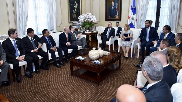 Año Fomento Exportaciones: Danilo Medina se reúne con Clúster Dispositivos Médicos Zonas Francas