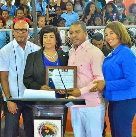 Reconocen al maestro y dirigente deportivo Wilson Díaz en Villa Altagracia