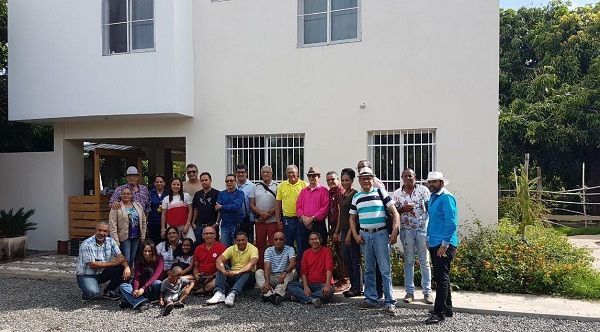 Escritores celebran encuentro literario en Baní