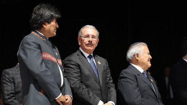 Danilo Medina asiste a transmisión de mando de Carlos Alvarado Quesada; valora su popularidad