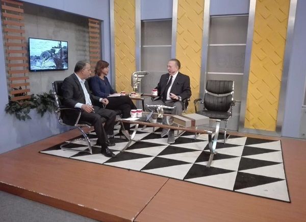 Apoya la decisión del director 