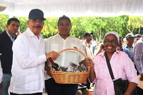 Danilo lleva apoyo a Vicentillo, El Seibo. Producción de cacao, plátano y ñame