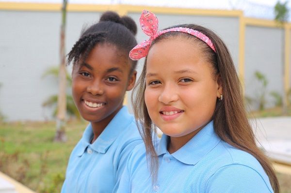 Medina entrega liceo a 875 estudiantes del sector Invidorex