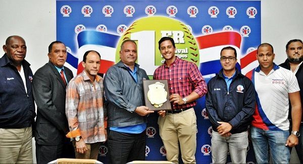Con cuatro juegos arranca 1er festival de equipos de sóftbol