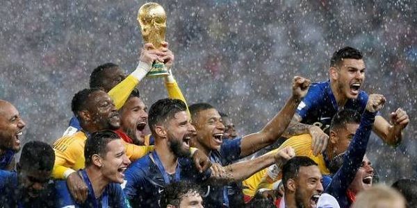 FRANCIA REPITE CORONA VEINTE AÑOS DESPUÉS
