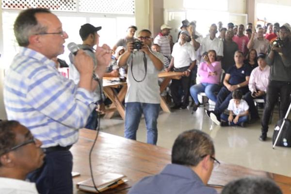 Medio Ambiente busca soluciones a productores de Valle Nuevo