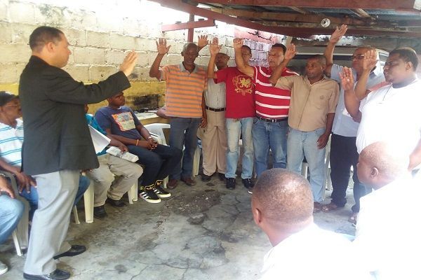 Juramentan directiva de Transporte Escolar en San Cristóbal