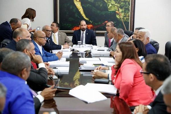 La reunión de hoy será clave para aprobar Ley de Partidos