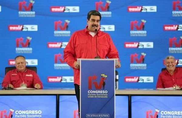 Maduro regulará la venta de gasolina venezolana, la más barata del mundo