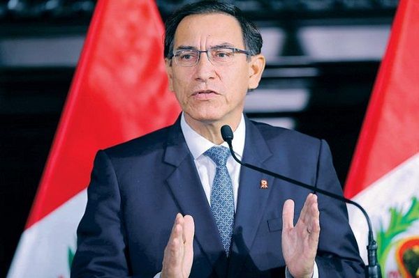 El presidente de Perú, Martín Vizcarra, busca destituir el Consejo