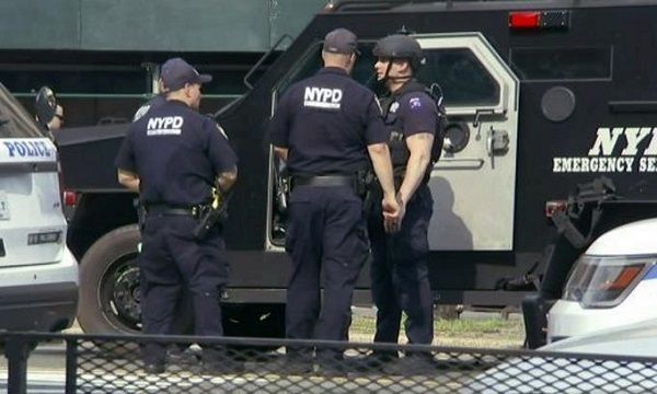 Inmigrantes acusan a la Policía de Nueva York de no atenderles en su idioma