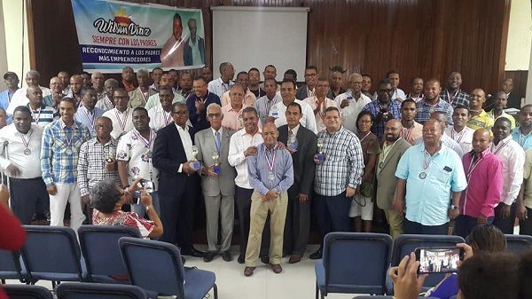Wilson Dìaz  homenajea  a los padres emprendedores de San Cristobal