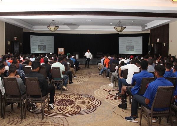 BHD León imparte charla financiera a prospectos