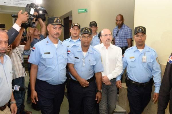 Juez dicta prisión domiciliaria al dueño Grupo Metro