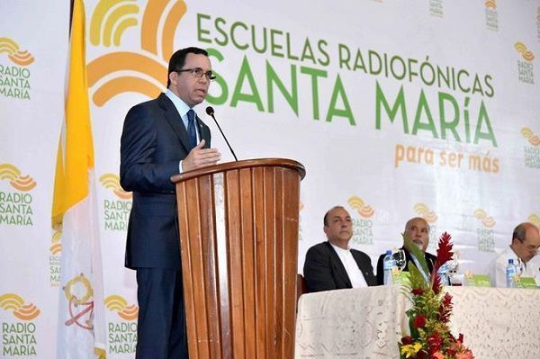 Considera educación y empleos son vitales para desarrollo de juventud