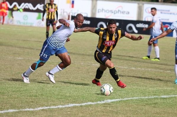 Moca derrota 2-1 al O&M, Jarabacoa golea Delfines