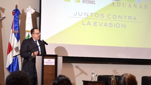 Aduanas y DGII refuerzan propósitos comunes contra evasión