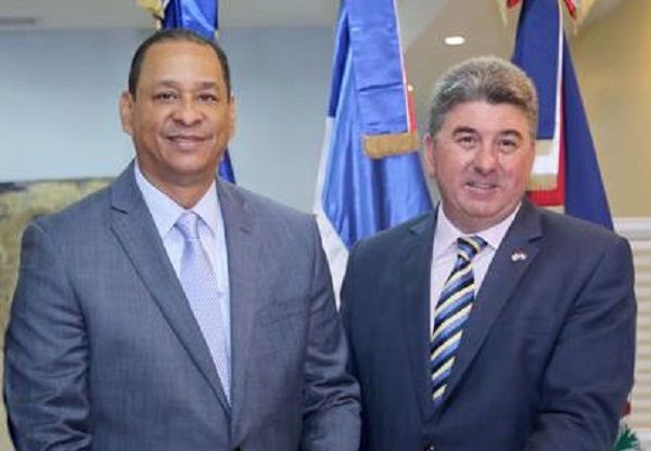 Embajada de Reino Unido en RD valora acciones contra delitos financieros