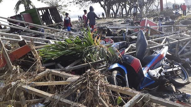 384 muertos por los terremotos y tsunami en Indonesia