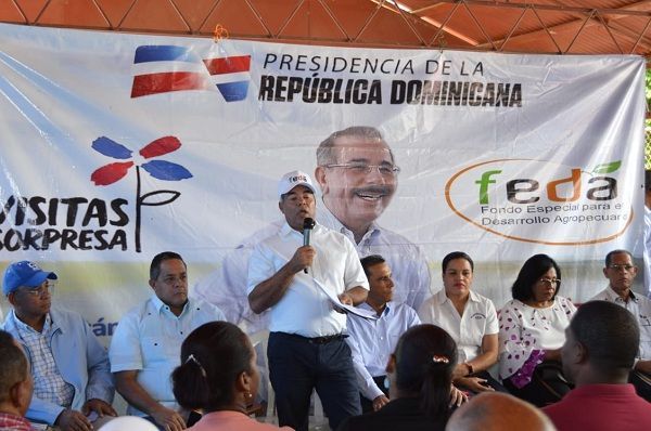 FEDA financia 14 millones de pesos a productores de tabaco de Tábara Ariba en Azua