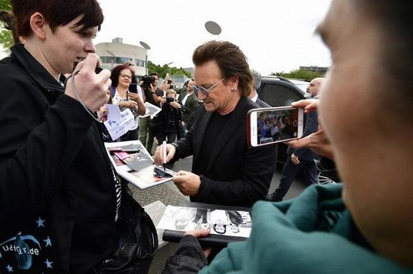 Bono recupera la voz y U2 continuará su gira