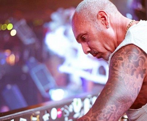 Detienen en un aeropuerto de Japón a DJ de EE.UU. con éxtasis