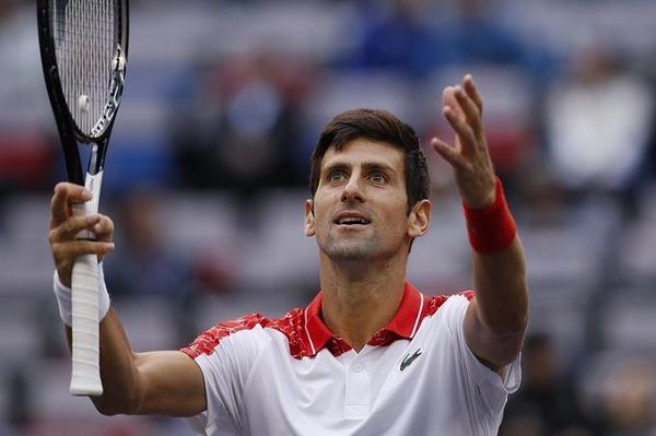Djokovic avanza a las semifinales en Shangái