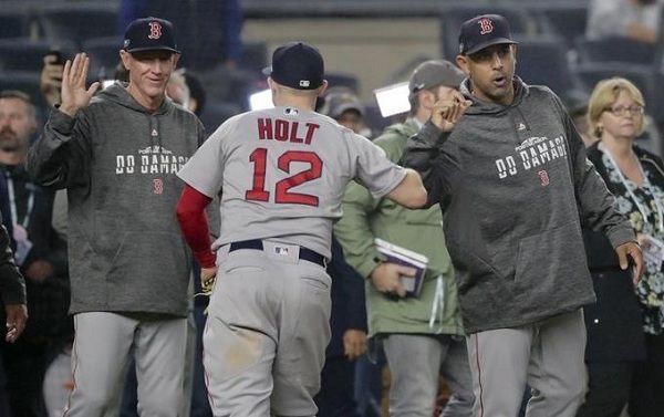 Holt y Boston silencian al Bronx al apalear a los Yankees 16-1
