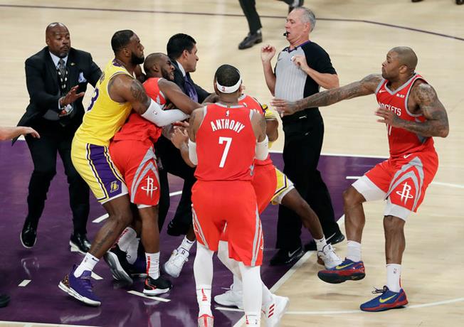 La NBA suspende a Ingram, Rajon Rondo y Chris Paul