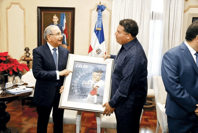 Presidente Medina agasaja a Bartolo