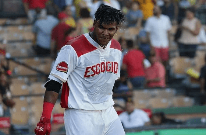 Franchy Cordero, con jonrón, deja a las Águilas en el terreno