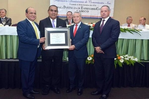 Comerciantes reconocen trayectoria de Miguel Franjul
